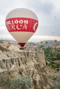 Le ballet des montgolfières au petit matin // Cappadoce