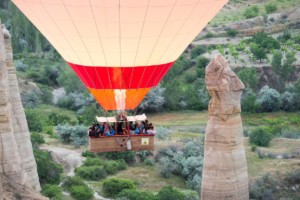 Le ballet des montgolfières au petit matin // Cappadoce