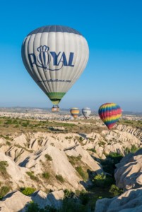 Le ballet des montgolfières au petit matin // Cappadoce