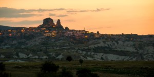 La ville d'Uchisar et sa silhouette étonnante // Cappadoce