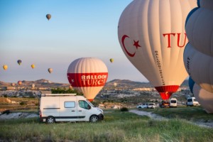 Le ballet des montgolfières au petit matin // Cappadoce