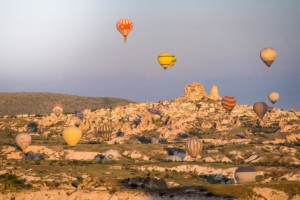 Le ballet des montgolfières au petit matin // Cappadoce