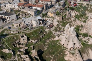 La ville d'Uchisar et sa silhouette étonnante // Cappadoce