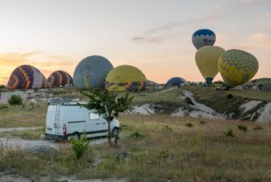 Le ballet des montgolfières au petit matin // Cappadoce