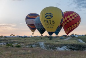 Le ballet des montgolfières au petit matin // Cappadoce