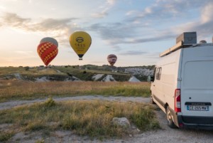 Le ballet des montgolfières au petit matin // Cappadoce