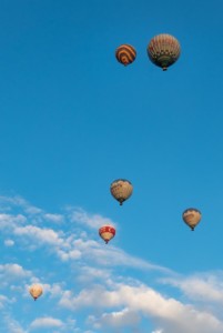 Le ballet des montgolfières au petit matin // Cappadoce