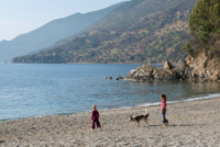 Bicouac sur la plage de Skoutari