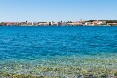 Sur l'île de Krapanj